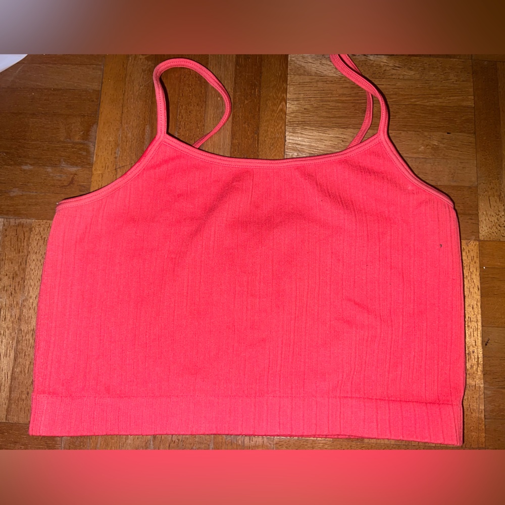 PEACHY PINK WORKOUT CROP TOP!! This is supper cute!!